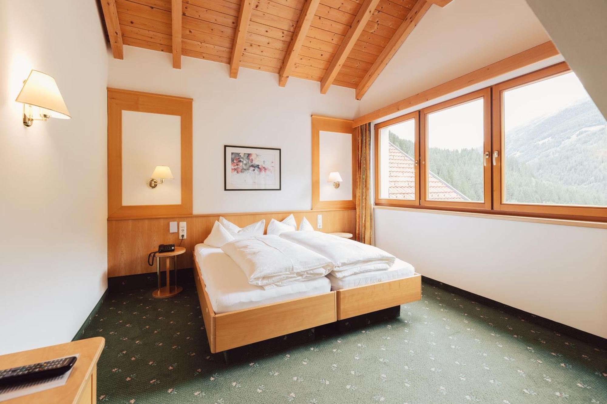 Hotel Weisseespitze Kaunertal Exterior photo